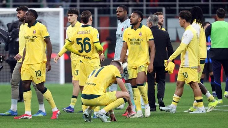 Fischi a San Siro, il Milan perde 3-2 con l’Atalanta: la Champions è in bilico
