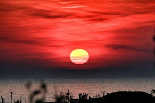  Ischia, cielo rosso fuoco per lo spettacolo del tramonto