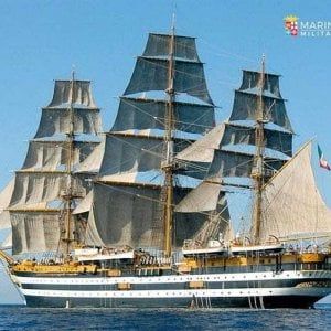 Morì per l'amianto sulla nave Amerigo Vespucci: lo Stato dovrà risarcire moglie e figlia  