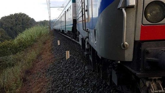 Maltempo, esce dai binari il treno Orte-Viterbo: nessun ferito