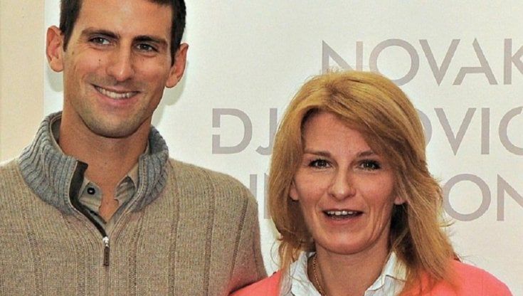 Djokovic: "Grazie per il sostegno". La madre: "È in una stanza sporca e piena di insetti come un prigioniero"