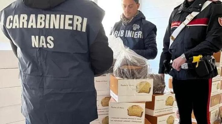 In vendita 4 mila panettoni scaduti a febbraio: due denunciati, nel mirino un ente di formazione