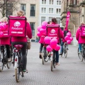 Rider, da quattro aziende impegno per nuove tutele: da contratto di collaborazione a compenso orario minimo