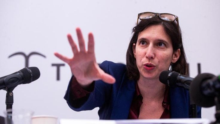 Caso Bannon, Schlein: “Premier vassalla di Trump si dissoci dal vertice Cpac”. L’imbarazzo del M5s