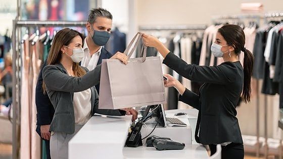 Con la crisi cresce il "compra ora, paga poi". E Compass lancia Pagolight