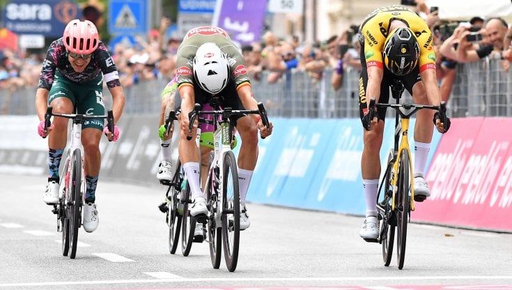 De Bondt vince la diciottesima tappa del Giro d'Italia 2022. A Treviso battuto Affini in volata