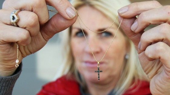 Norvegia, giornalista tg conduce con croce al collo, esonerata per offese Islam