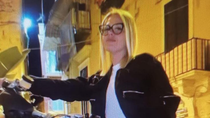 Pistola con colpo in canna nel reggiseno e droga in borsa: così è stata fermata Loreta Capriati