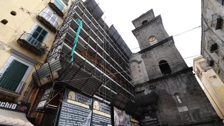 San Lorenzo Maggiore, iniziati i lavori per la facciata ingabbiata da 10 anni