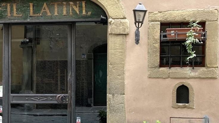 Da reperto a star social, una mostra racconta le buchette del vino