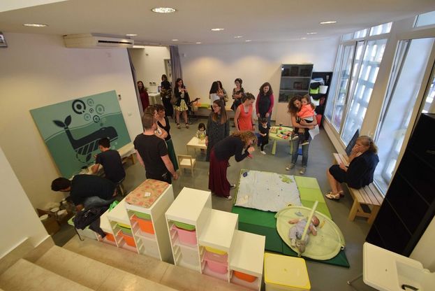 Bari, il coworking dei genitori: c'è lo spazio per i bimbi