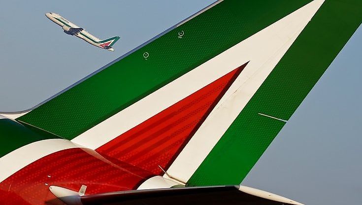 "Tasse, stipendi e fondi al trasporto aereo: così Alitalia ha usato i prestiti dello Stato"