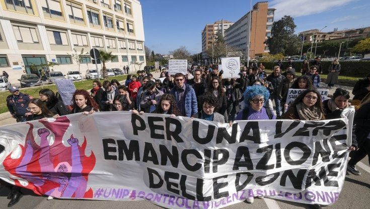 Niente folla al corteo dell'università contro il sessismo: "Passi in avanti, ma siamo in pochi"