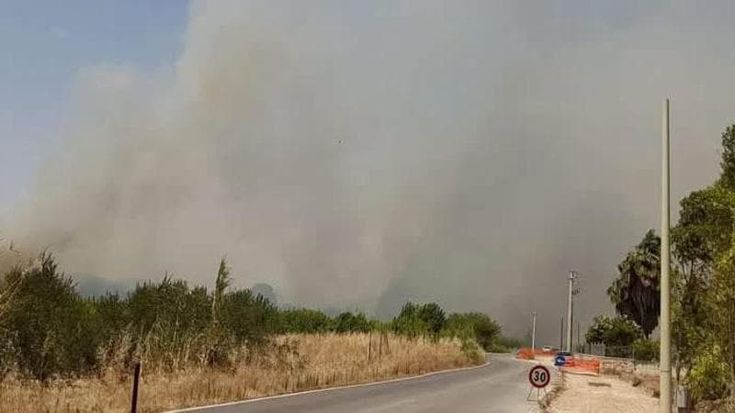 Incendi in Molise: evacuati campeggi e una Rsa, chiuse strade e ferrovia