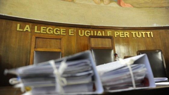 Bari, vince la causa ma non paga l'avvocato: cliente condannato a pagare 10 euro al mese fino al 2038