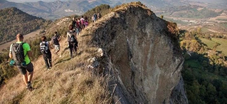 Voglia di trekking sui monti liguri: ‘In vetta il distanziamento è assicurato’   