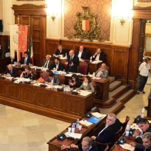 Commissioni fantasma, gettoni legati al cronometro ma niente verbali