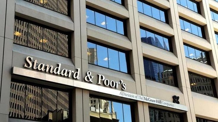 Standard and Poor's conferma il rating e alza l’outlook per l’Italia. Giorgetti: “Il lavoro paga”