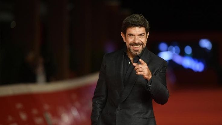 Sotto esame il contratto di Favino