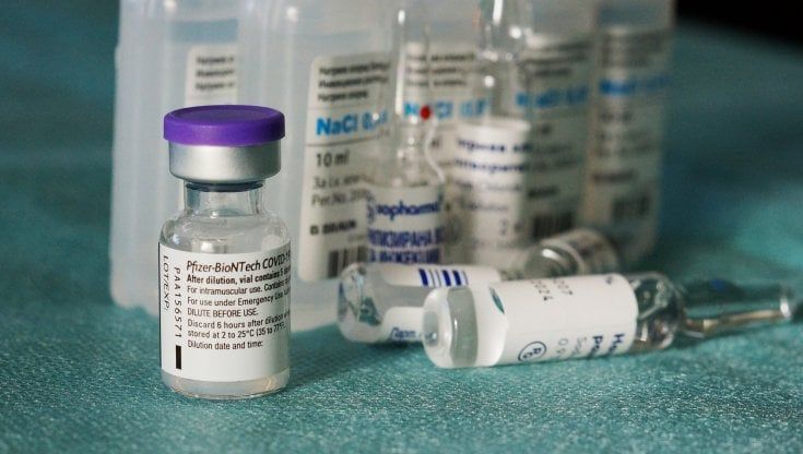 Vaccino Pfizer, ritardare la seconda dose può non essere indicato per chi ha un tumore