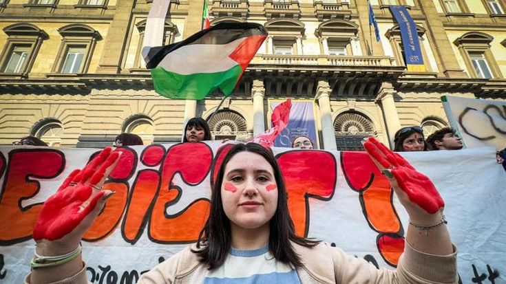 Studenti in piazza contro l’Autonomia differenziata: “Così il governo non investe nel nostro futuro”