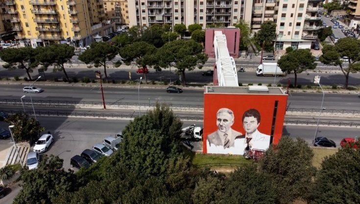 Un maxi murale dedicato a Pio La Torre e Rosario di Salvo: "Costruttori di giustizia sociale"