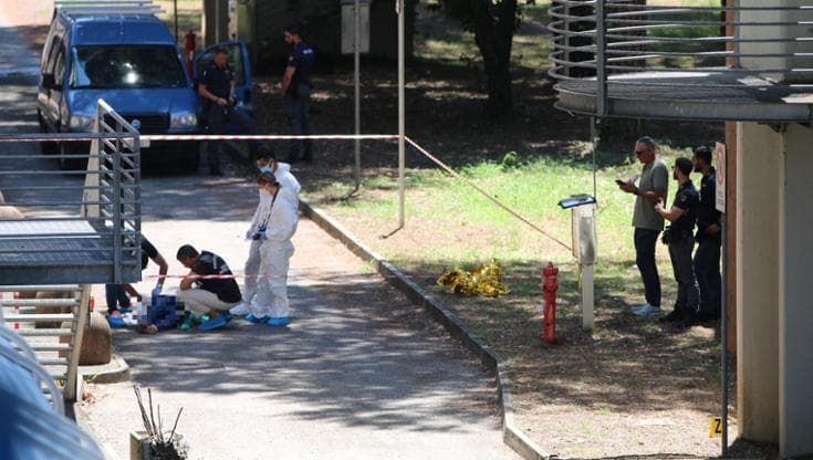 Lido di Camaiore, uccide l’ex moglie in ospedale e si suicida lanciandosi dalla finestra