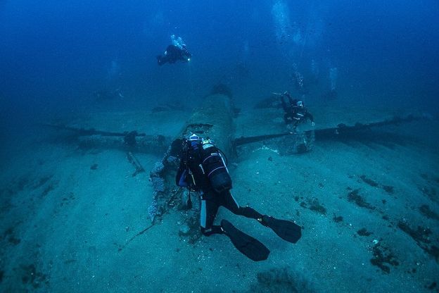 Salento, l'aereo da guerra finì in fondo al mare è il tesoro dei sub  