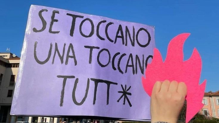 Alpini, stop a fischi e frasi ammiccanti: ecco la guida in 6 punti contro le molestie alle donne