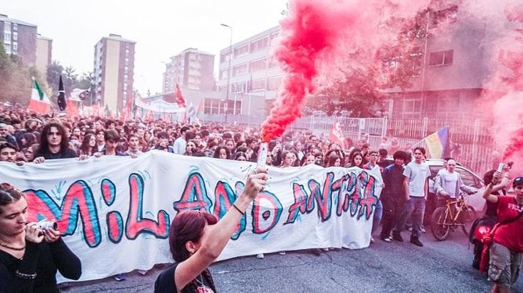 Studente aggredito da ragazzi di estrema destra, 3mila persone al corteo: “Siamo tutti antifascisti”