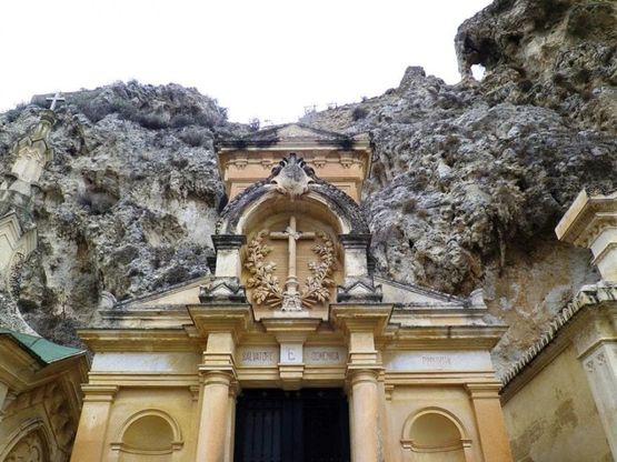 Caltanissetta, a rischio crollo il cimitero monumentale