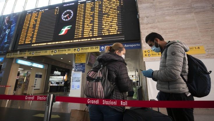 Decreto Natale, tensione nel governo. Bellanova (Iv): "Misure incomprensibili". Regioni: "Stupore e rammarico"