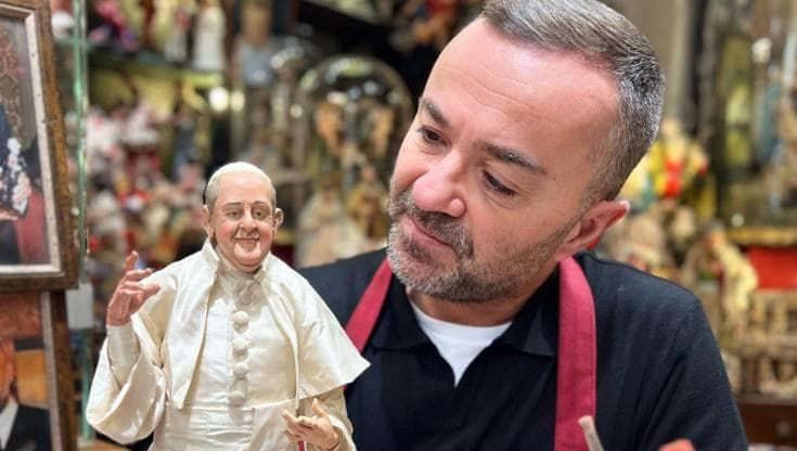 Napoli, a San Gregorio Armeno spopola la statuetta del papa: "Boom di richieste"