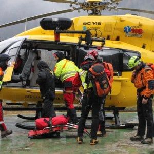 Per il maltempo trascorrono la notte a meno 15 gradi sull'Adamello: salvati sei alpinisti