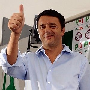 Renzi a iscritti Pd: "Nessuno si tiri indietro, basta intrighi del passato". Su pensioni si difende