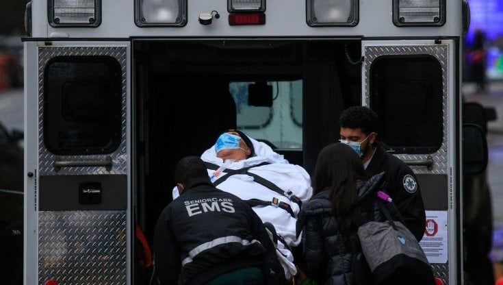 Shock a New York: centinaia di corpi ancora depositati nei camion frigo