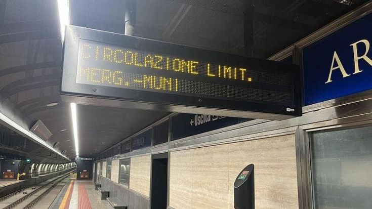 La settimana nera della Linea 6 Napoli: tratta limitata e lunghe attese