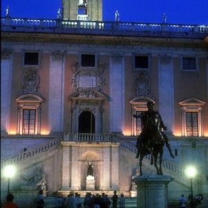 L&rsquo;ex onlus del sindaco e il giallo dei furti, blitz della finanza a casa dell&rsquo;informatico