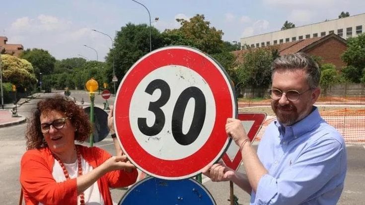 Città 30 Bologna, il Tar boccia il ricorso dei tassisti. "Inammissibile”
