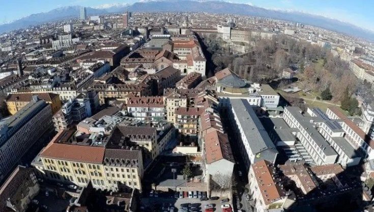 Duello per Torino: Letta e Salvini in piazza per l'ultimo voto