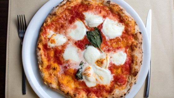 Pizza fa rima con felicità: è il cibo che sa regalare più gioia
