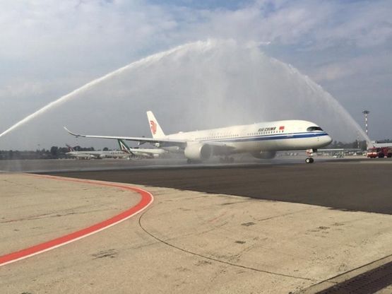 La Cina sceglie l'Italia per la prima tratta internazionale del nuovo Airbus: l'arrivo a Malpensa 