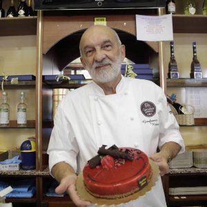 Sta in corso Traiano il Capitano Rosso della pasticceria