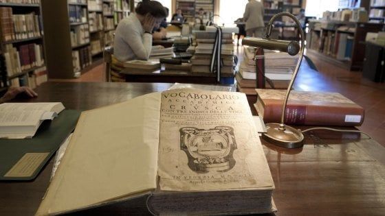 Firenze, il monito della Crusca: "No a termini in inglese per fare filosofia" 
