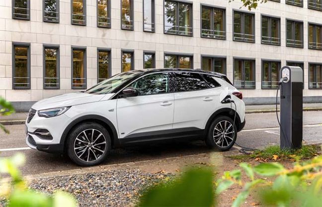 Grandland X, ora anche in versione Hybrid Plug-in a trazione anteriore