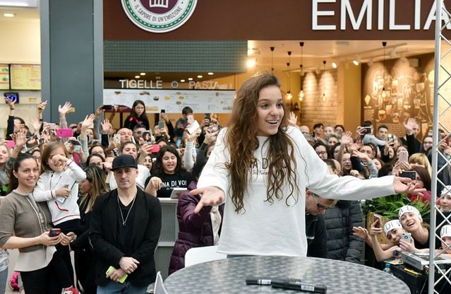 Torino, oltre mille adolescenti a MondoJuve per la youtuber Iris Ferrari