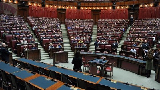 Migranti, stipendi, pensioni: quelle differenze nelle priorità fra cittadini e parlamentari
