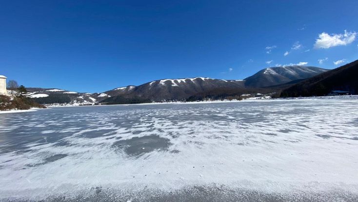 Laceno, la magia del lago ghiacciato