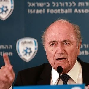 Blatter, più forte degli scandali punta al quinto mandato