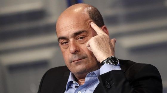 Manovra, Gualtieri: " Pronto a modulare meglio la plastic tax". Di Maio difende la norma. Zingaretti: "Stop a furbizie, ora gioco di squadra"